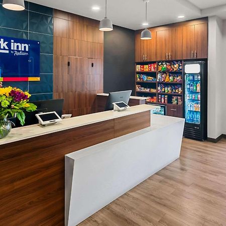 Park Inn By Radisson, Келоуна Екстериор снимка