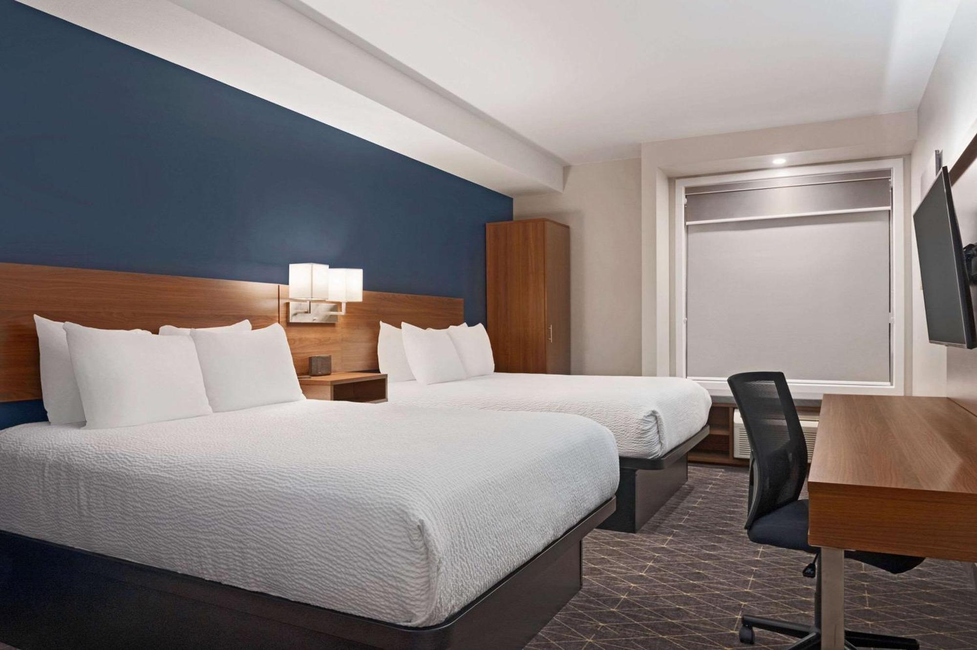 Park Inn By Radisson, Келоуна Екстериор снимка