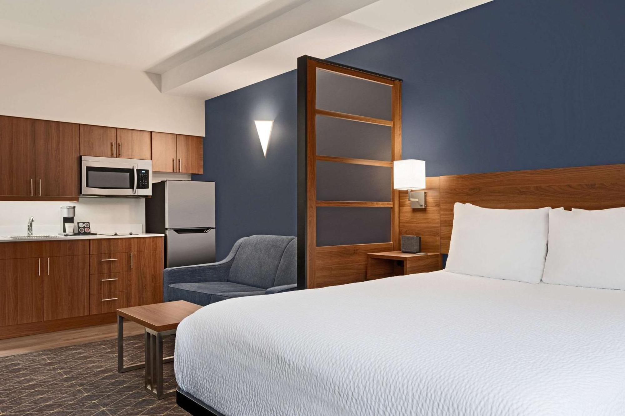 Park Inn By Radisson, Келоуна Екстериор снимка