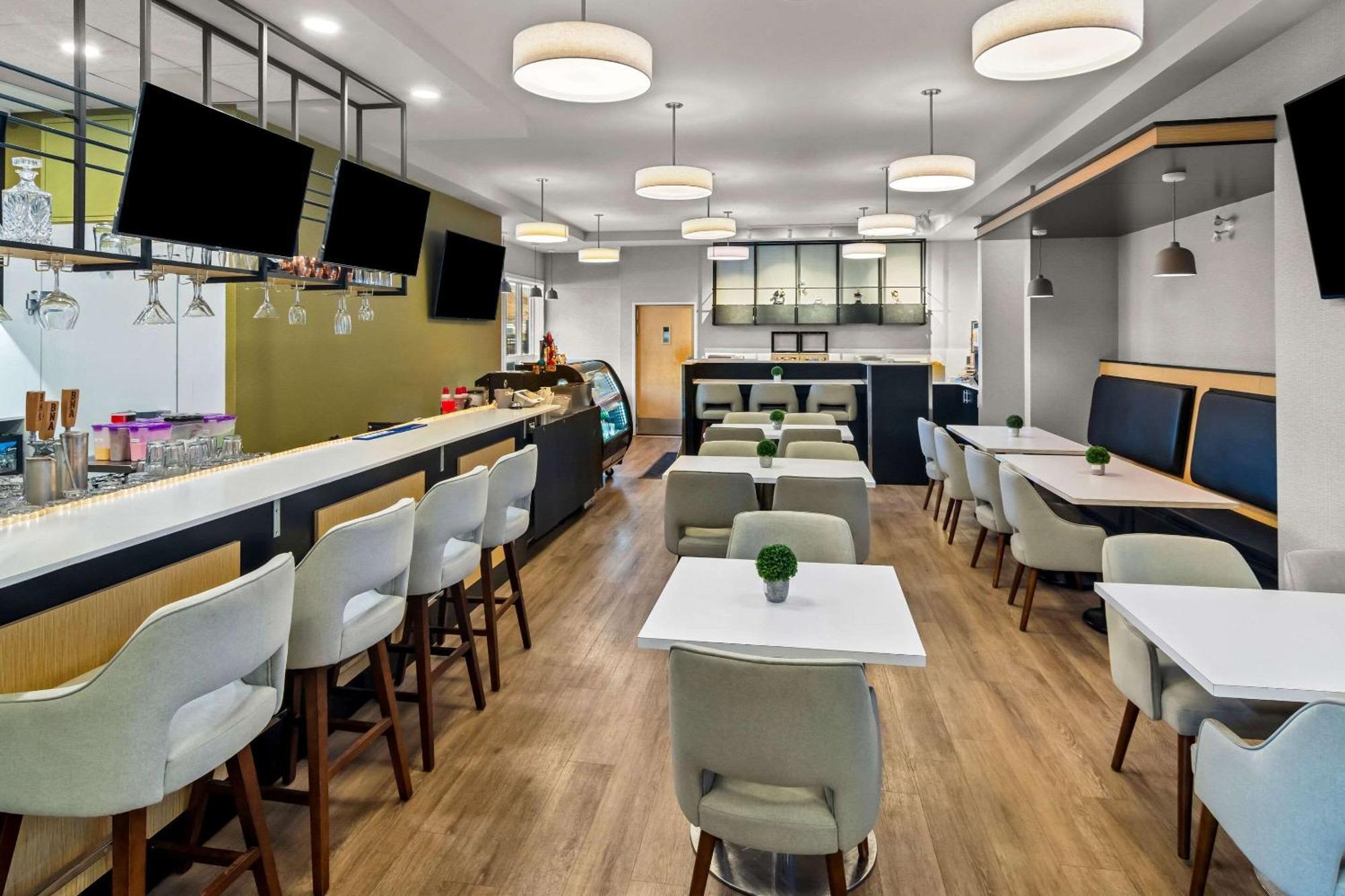 Park Inn By Radisson, Келоуна Екстериор снимка