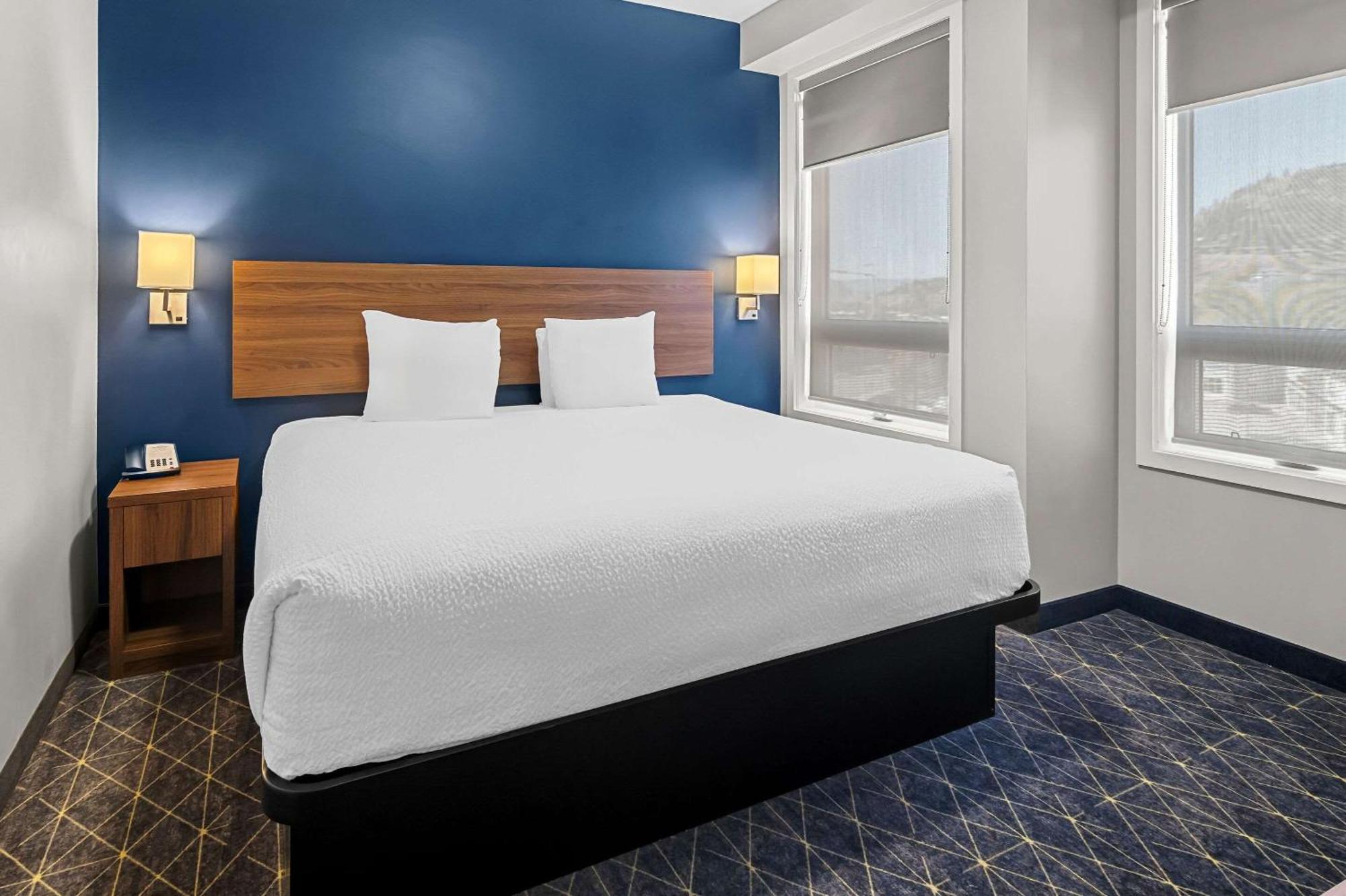 Park Inn By Radisson, Келоуна Екстериор снимка