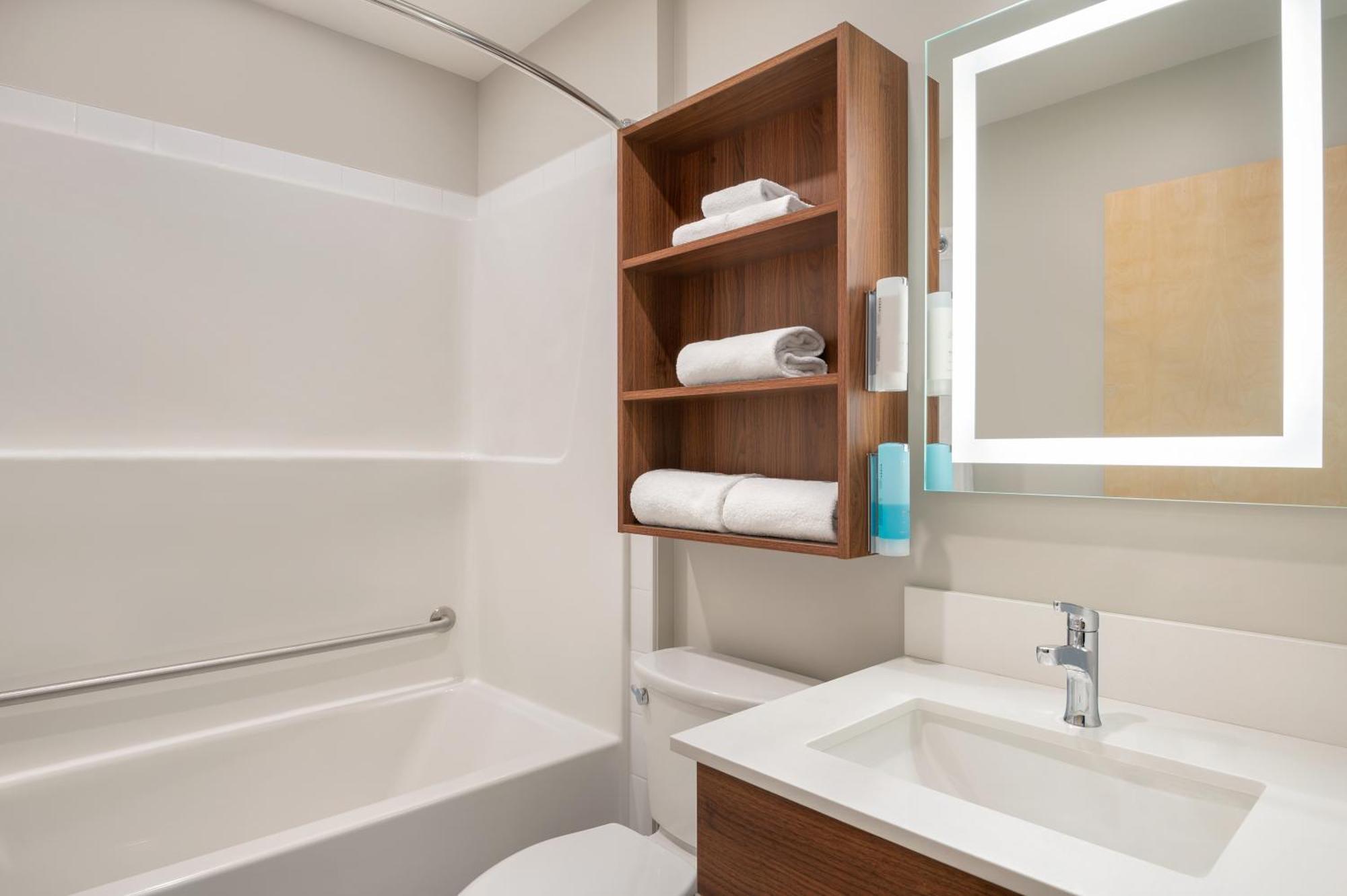 Park Inn By Radisson, Келоуна Екстериор снимка
